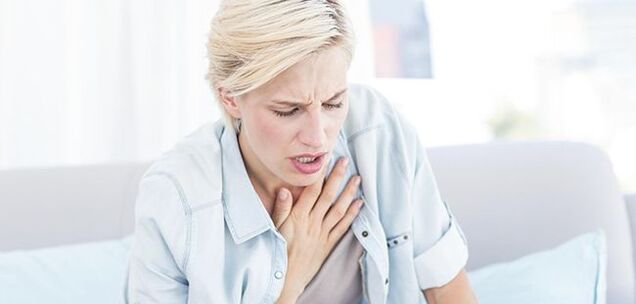 With pleurisy, heart pathologies and intercostal neuralgia, pain under the left shoulder blade can be accompanied by severe shortness of breath